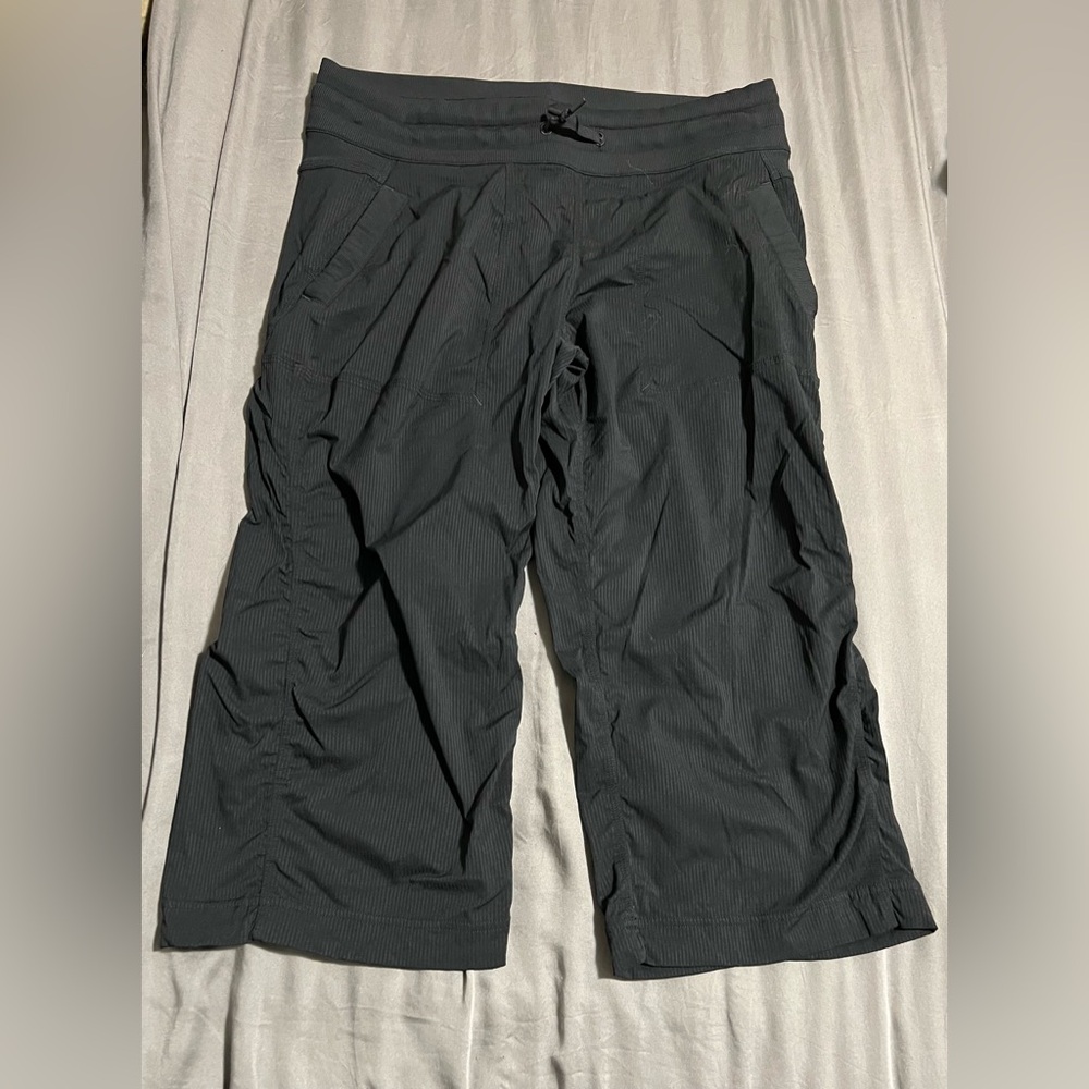 Lululemon studio crops size 10